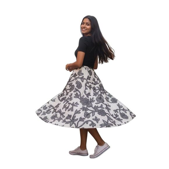 White House Black Market Dresses & Skirts - White House Black Market Cotton Linen A Line Skirt White Black Floral -Size 2